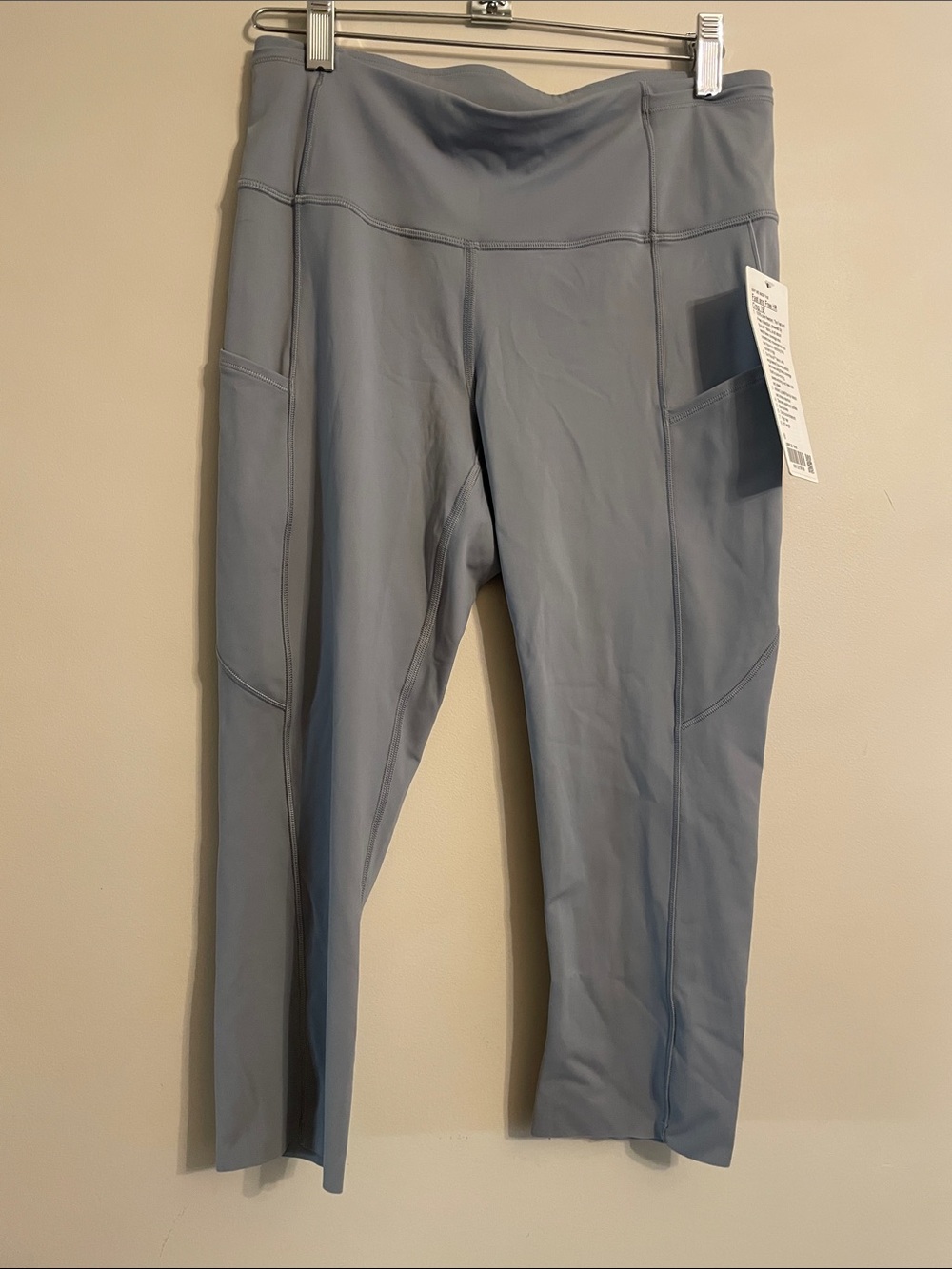 NWT Lululemon Fast and Free Reflective
High-Rise Crop 19 size 8